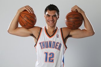 steven_adams_2.0_standard_352.0.jpg