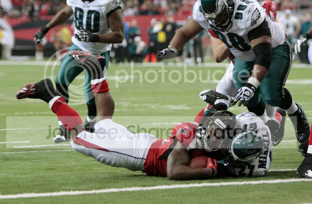 EaglesFalconsFootba_Merr11.jpg