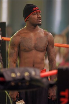 3569780662_Pacman_Wrestling_Footballx.jpg