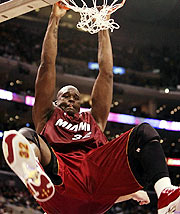 2004-12-25-shaq-inside.jpg