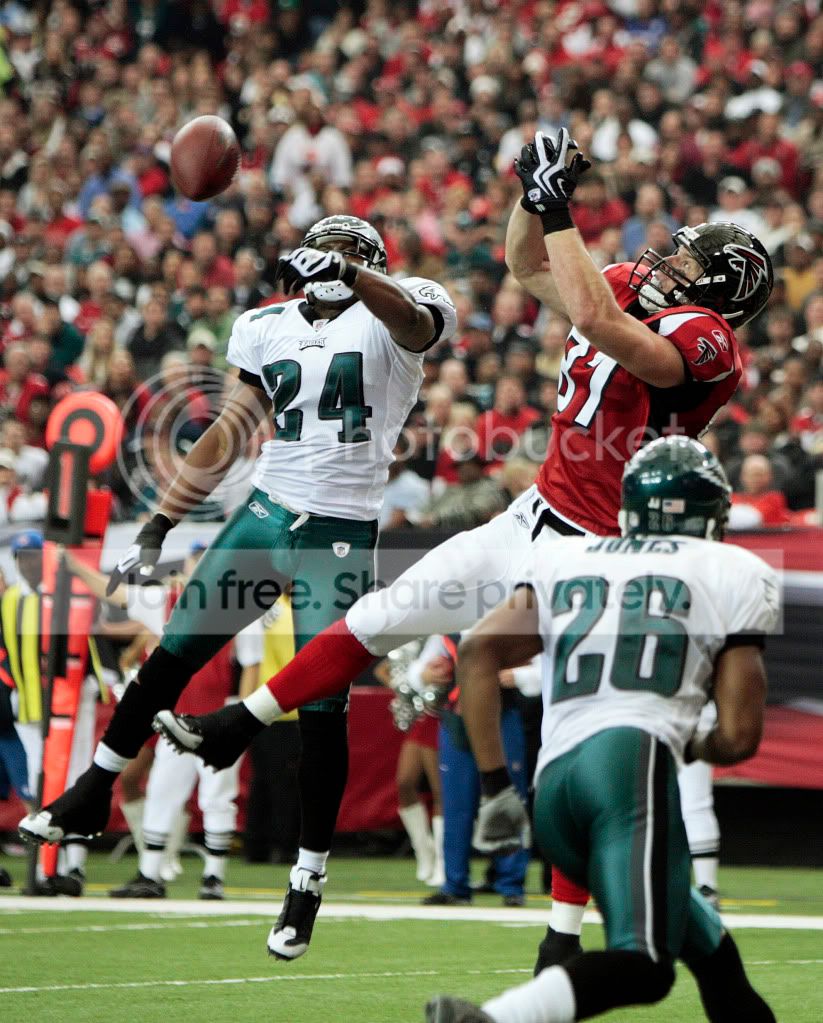 EaglesFalconsFootba_Merr13.jpg