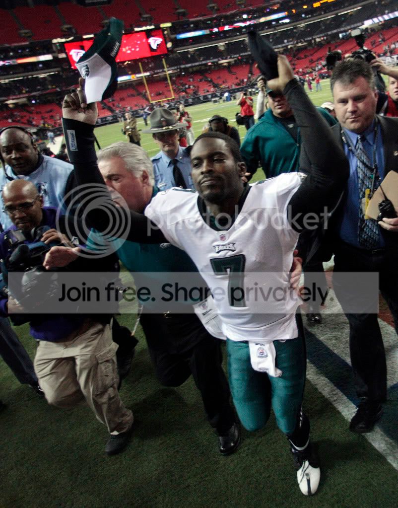 EaglesFalconsFootba_Merr12.jpg